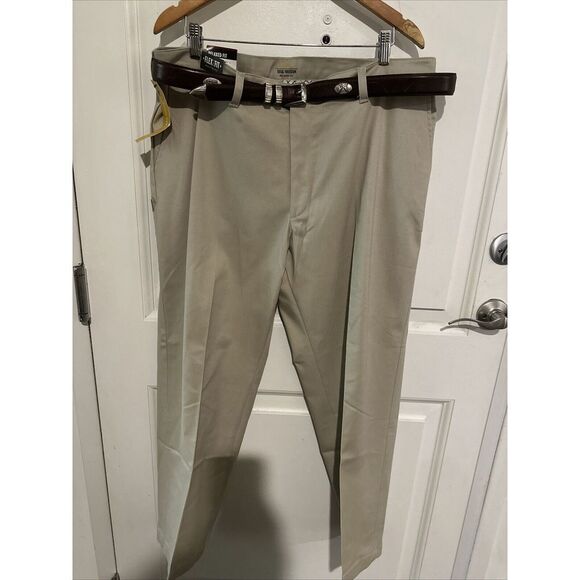 Lee Other - Lee Men's Total Freedom Stretch Relaxed Fit Flat Front Pants Bottoms Beige 40/29